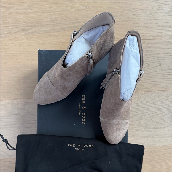NWT: Unused!! Rag & Bone Margot Bootie in Taupe/ Suede - Picture 2 of 5